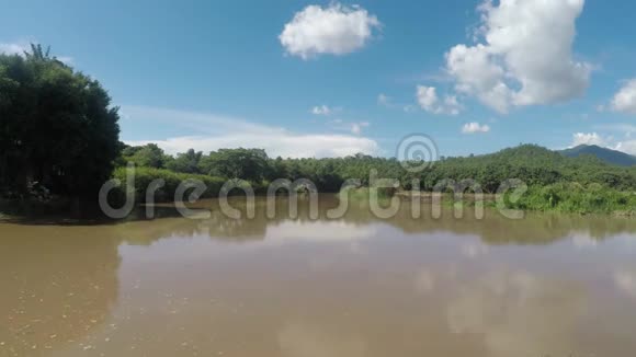 洪水中的河流视频的预览图