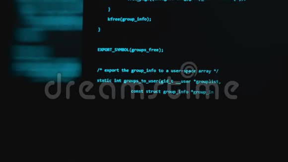在笔记本电脑上编写编程代码计算机监视器上的网站代码技术背景软件背景视频的预览图