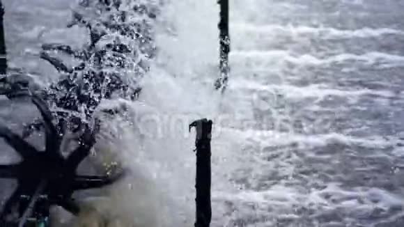 关闭Aerator涡轮机轮使氧气缓慢进入水中视频的预览图