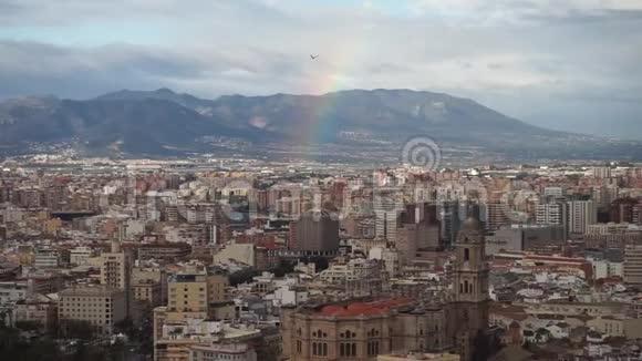马拉加城市景观与彩虹马拉加城市景观西班牙视频的预览图