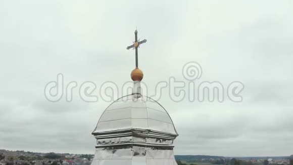 空中屋顶和教堂旧城利沃夫乌克兰视频的预览图