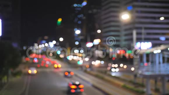 印尼首都雅加达晚间交通繁忙视野模糊视频的预览图