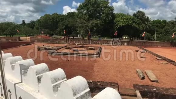 Anuradhapura斯里兰卡Dagoba附近的围栏和哨所视频的预览图
