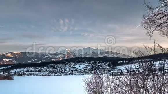 冬季乡村飞行瑞士宽山时间间隔4k视频的预览图