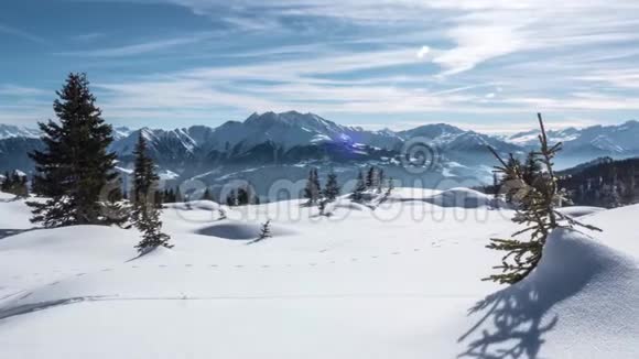 冬季仙境全景山脉视频的预览图