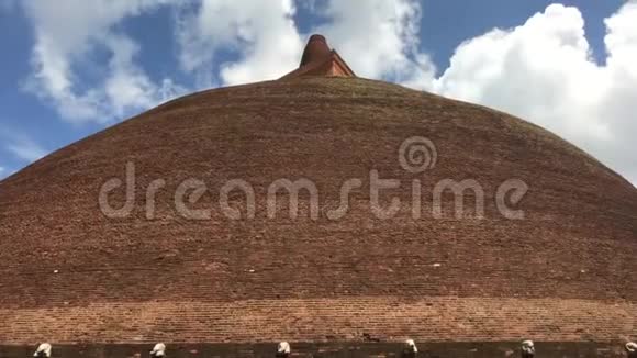 阿努拉达普拉斯里兰卡寺庙的宽穹顶视频的预览图