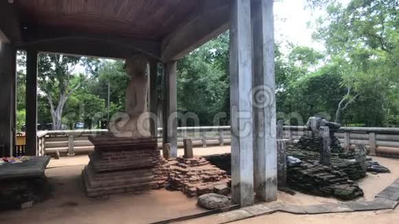 阿努拉达普拉斯里兰卡从后面观看佛像纪念碑视频的预览图