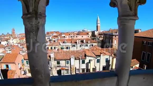 意大利威尼斯2019年9月9日从圣马可坎帕尼勒看意大利威尼斯阳光明媚的历史建筑视频的预览图