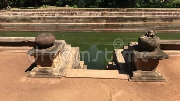 斯里兰卡Anuradhapura下降到游泳池视频的预览图