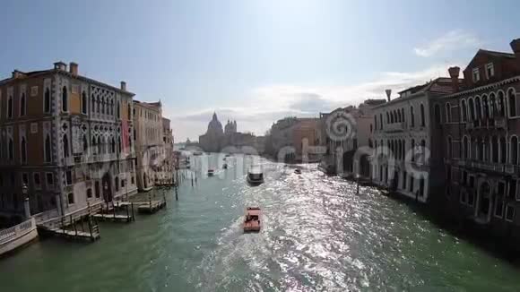 意大利威尼斯2019年9月9日意大利威尼斯水运大运河景观和海岸建筑视频的预览图