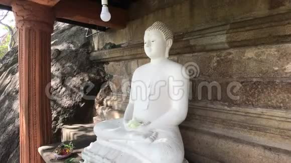 斯里兰卡阿努拉达普拉佛陀和灯泡视频的预览图