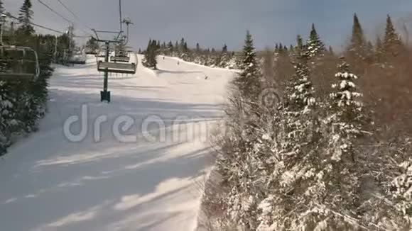 蒙特特伦特滑雪坡从椅子提升视频的预览图