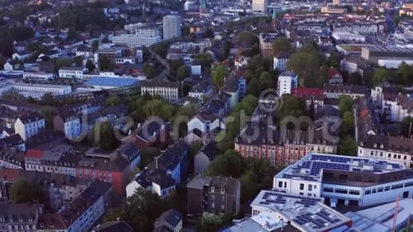 德国一座城市的空中倾斜景观乌珀塔尔诺德海因西法伦视频的预览图