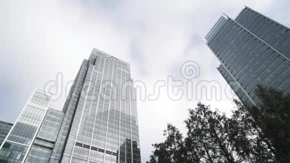 伦敦联合金顿2020年2月2日从底层看金融公司摩天大楼办公楼视频的预览图