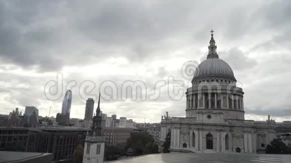 伦敦市圣保罗大教堂大圆顶美丽景色行动圣保罗大教堂是视频的预览图
