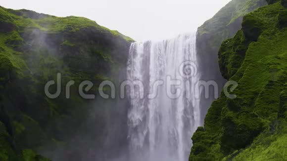 瀑布强大而美丽的冰岛瀑布视频的预览图