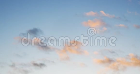 日落时云层的延时镜头视频的预览图