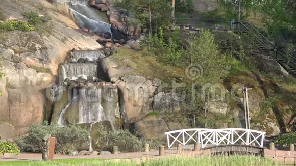 城市公园萨波卡瀑布的景色芬兰科特卡视频的预览图
