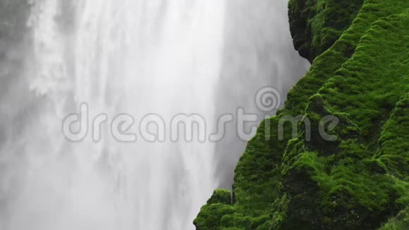 瀑布强大而美丽的冰岛瀑布视频的预览图