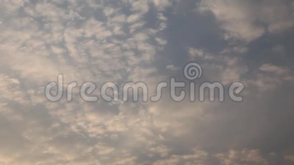 美丽的天然云和天空视频的预览图