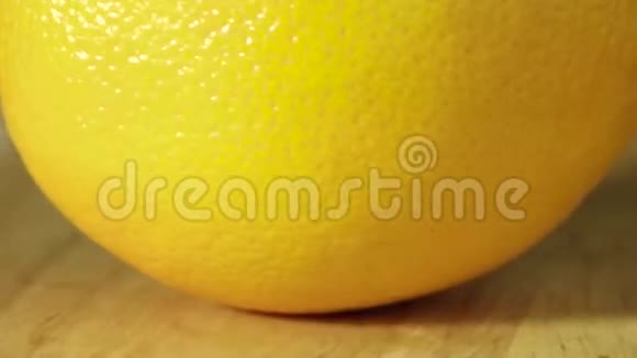 橘子的地板旋转360度视频的预览图