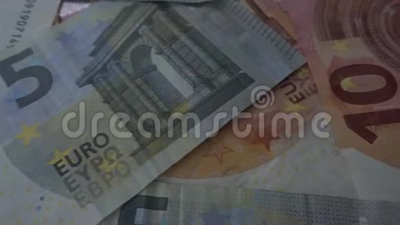 各种欧元纸币的特写镜头视频的预览图