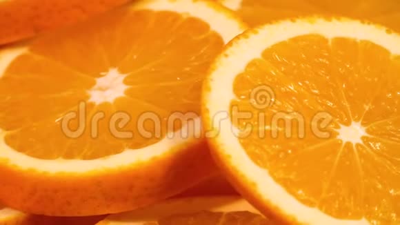 橙色水果的大镜头并旋转特写肉柑橘橙自然背景视频的预览图
