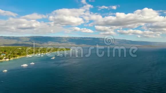 海景岛屿和天空与云时间流逝宿务菲律宾视频的预览图
