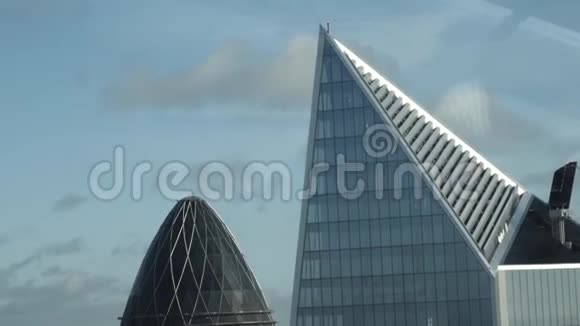 马利亚轴心大厦MaryAxe的近景也被称为英国伦敦市中心的格金行动现代视频的预览图