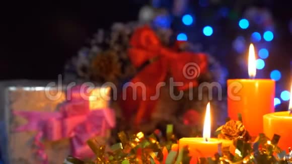 潘展有香味的蜡烛带有包裹的礼品盒有波克效应平安夜视频的预览图