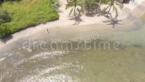 夏威夷海洋上空的无人摄影视频的预览图