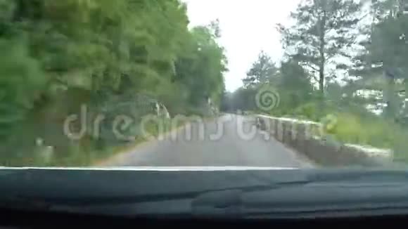 在蛇形公路上开车波夫观点时光流逝黑山视频的预览图