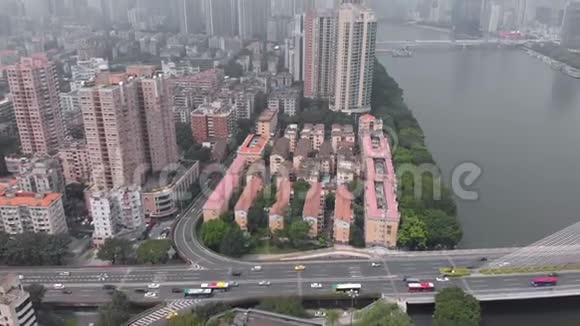 珠江河堤沿线住宅区视频的预览图