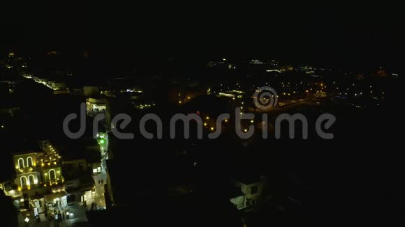 罗兹港和镇与高度的鸟飞行夜晚希腊罗兹岛视频的预览图