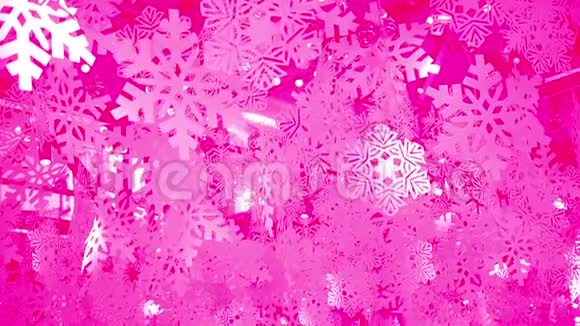 抽象的圣诞背景一片粉红色的节日背景飘着雪花在风中摇曳视频的预览图