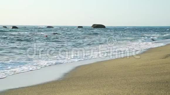 意大利伊夏岛的桑迪海滨视频的预览图