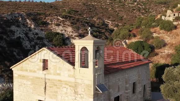 Korfi村PanagiaChrysokorfitissa教堂景观塞浦路斯利马索尔区视频的预览图