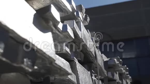 铝挤压生产铝铸造用金属锭铝型材生产用钢坯视频的预览图
