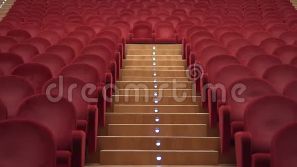 带红色椅子的空剧院视频的预览图