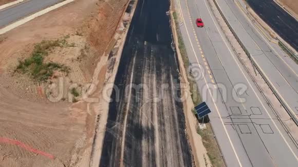 公路扩建工程在高速公路上增建车道无人驾驶飞机视野视频的预览图