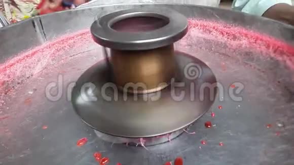 用热做锅做粉色棉花糖视频的预览图