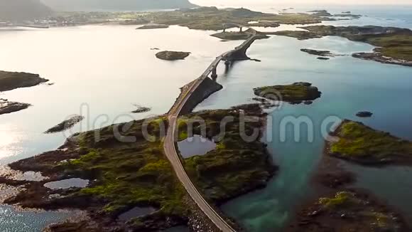 贯穿洛佛顿的景区道路视频的预览图