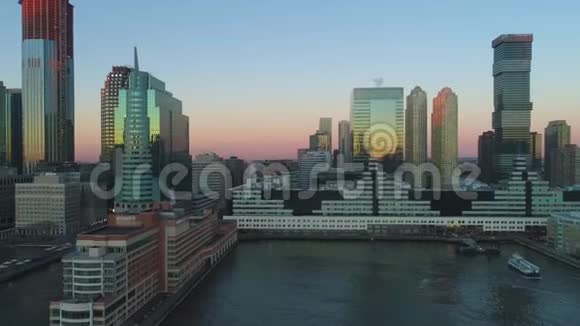 早上泽西城的摩天大楼新泽西州鸟瞰图视频的预览图