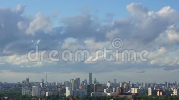 城市的云影视频的预览图