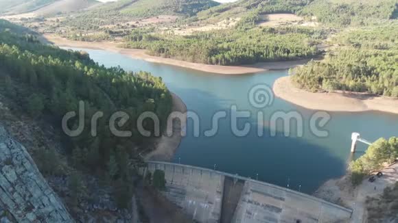 DamPenhaGarciaPonsul河位于葡萄牙中部地区的CasteloBranco地区视频的预览图