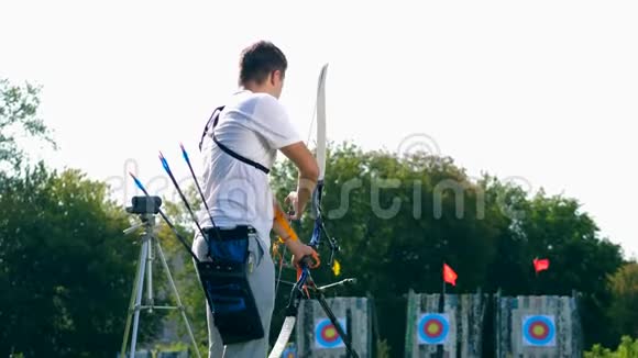 男子弓箭手训练范围与目标视频的预览图
