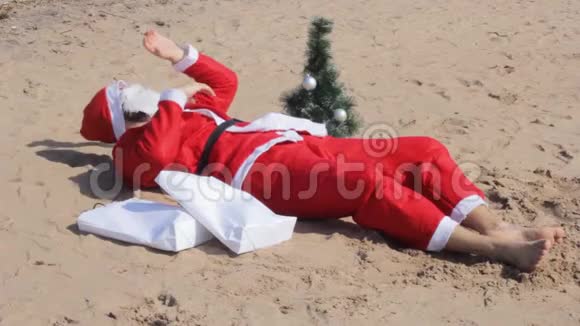 圣诞老人海滩度假放松视频的预览图