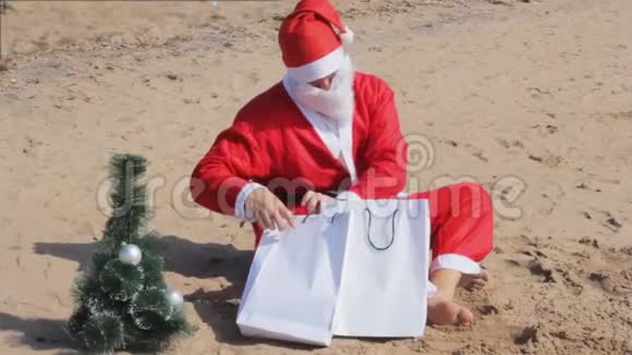 圣诞老人海滩礼物圣诞假期视频的预览图