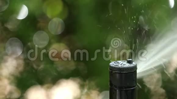 自动移动喷头喷水视频的预览图