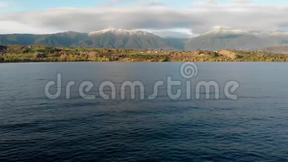 飞往智利南部兰科湖的富特罗诺海岸视频的预览图